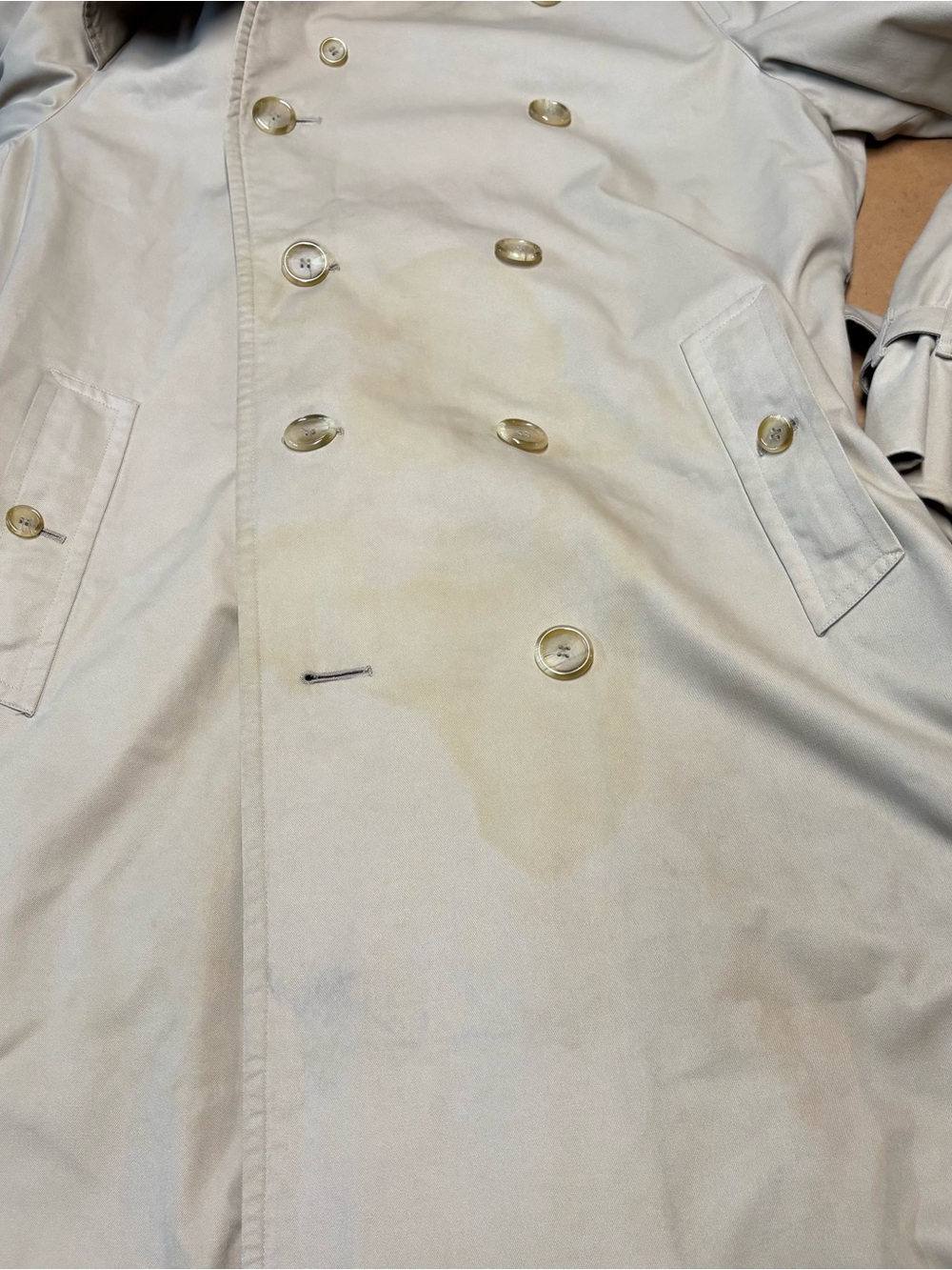 Burberry trench coat. - Picture 15 of 15
